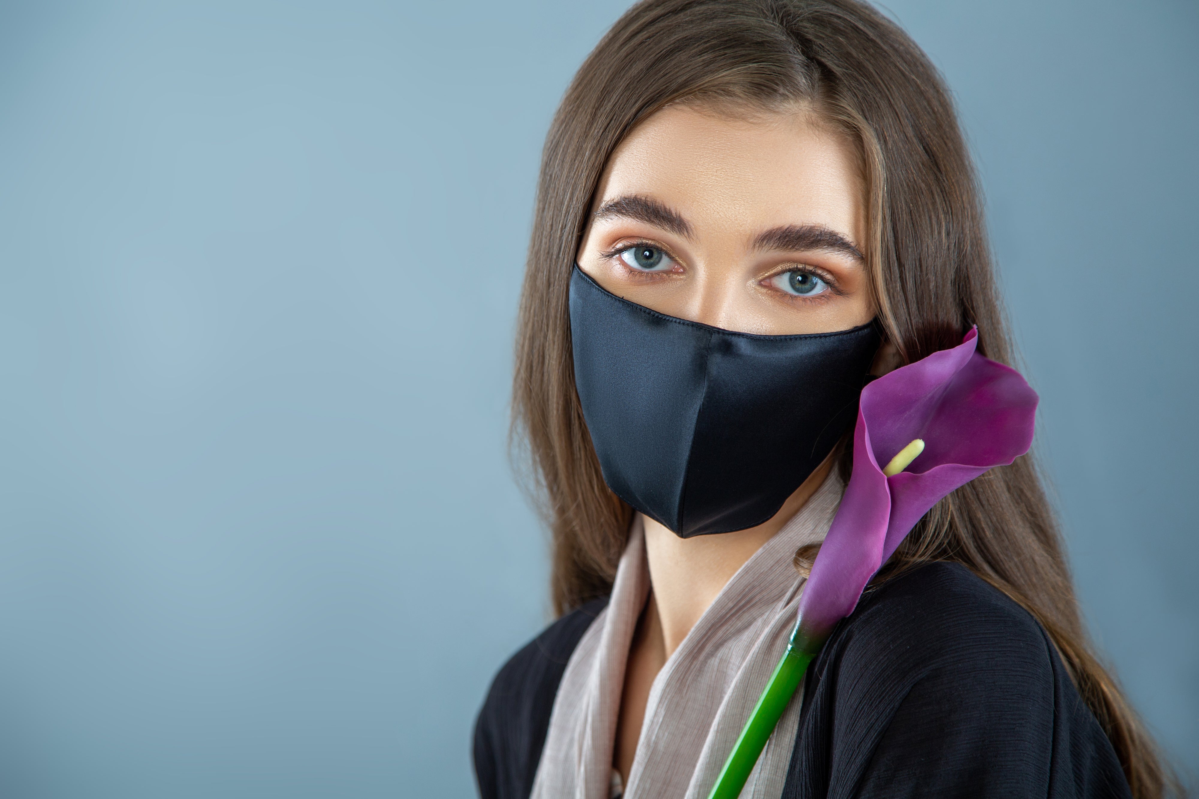 BLACK SILK FACEMASK